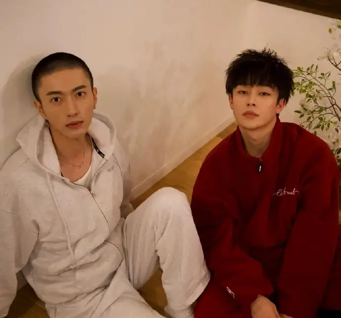 《这见鬼的工作》2025新剧全集完整版-双男主职场剧《这见鬼的工作》免费在线观看-1080P高清画质