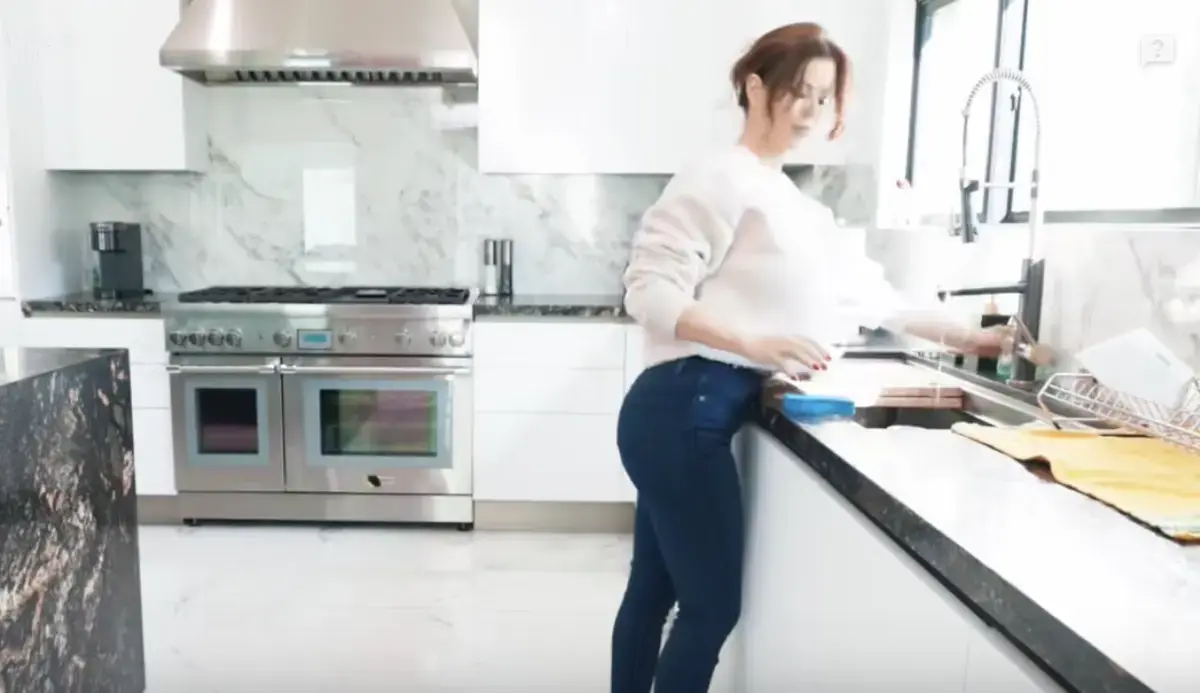 《Alexis Fawx》 1080P无删减版资源免费下载 - 提供网盘高速播放与无广告观看体验