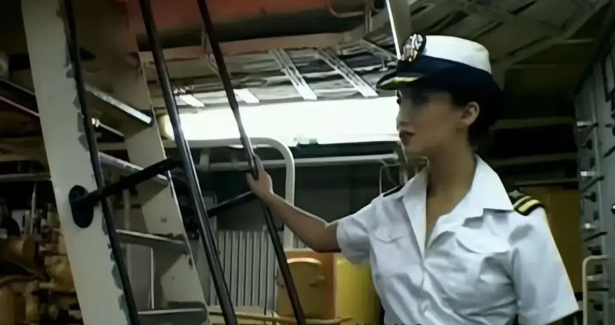 《军舰上的女兵》未删减版高清在线播放-《军舰上的女兵》卡楚米主演中文版全集-免费观看无广告