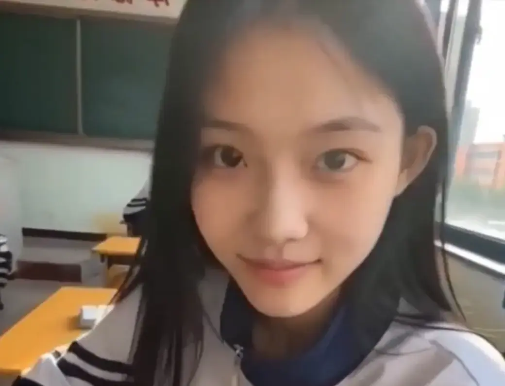 《我的十八岁女友》无删减版免费在线观看_黄果AI短剧全集高清播放_高甜治愈结局太甜追完又想谈恋爱_4K蓝光画质星空影院热播推荐